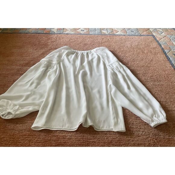 Current Air | Women’s Tops | White Blouse Puff Sleeves Lace Shoulder Size MP - Picture 8 of 9